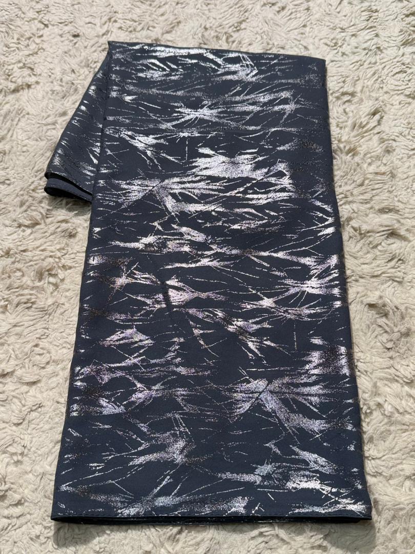 Voile marbré noir argenté
