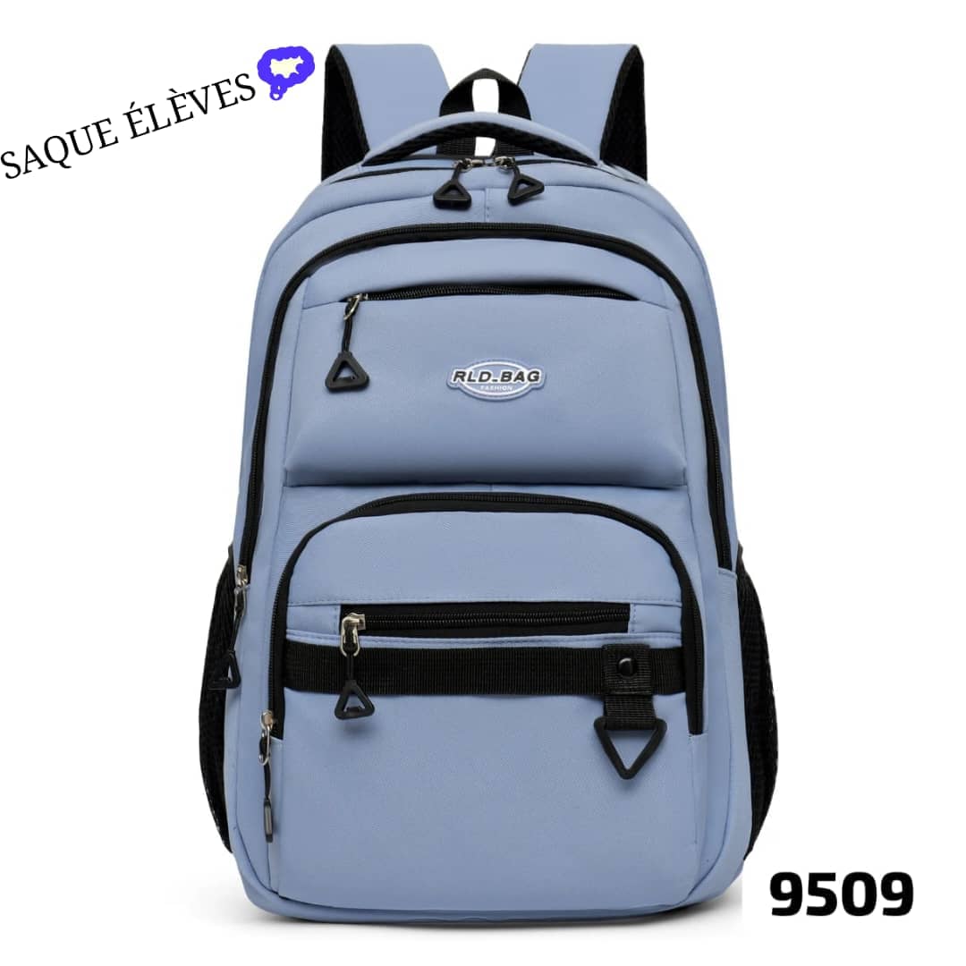 sac à dos sur fond bleu